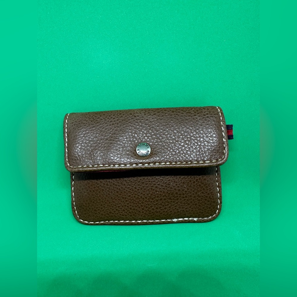 Tommy Hilfiger Brown leather card holder wallet/coin purse. Snap closure.